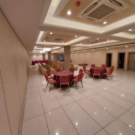 Acco Grand Hotel Lucknow Extérieur photo