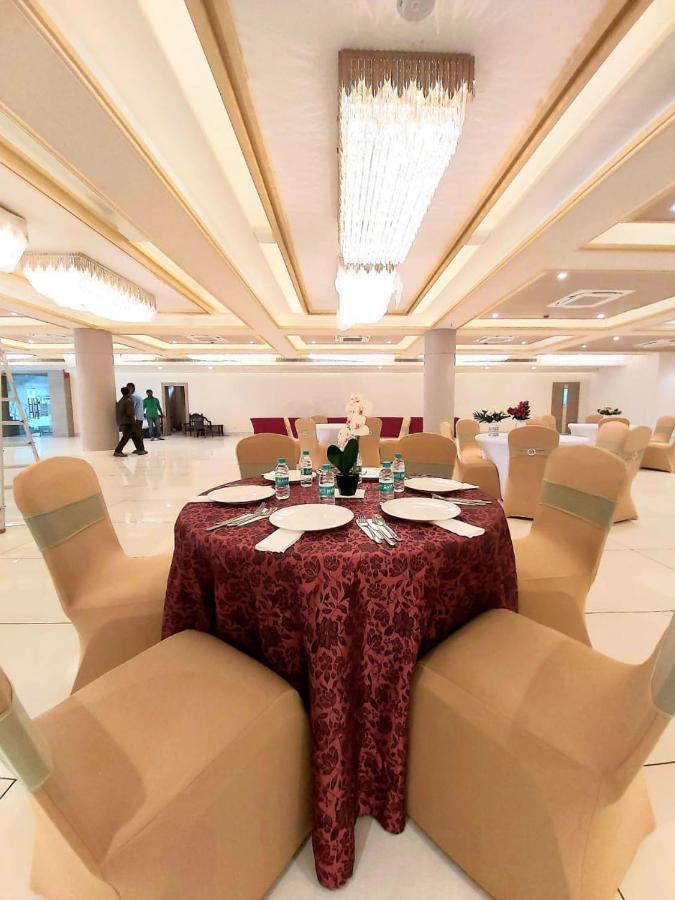 Acco Grand Hotel Lucknow Extérieur photo