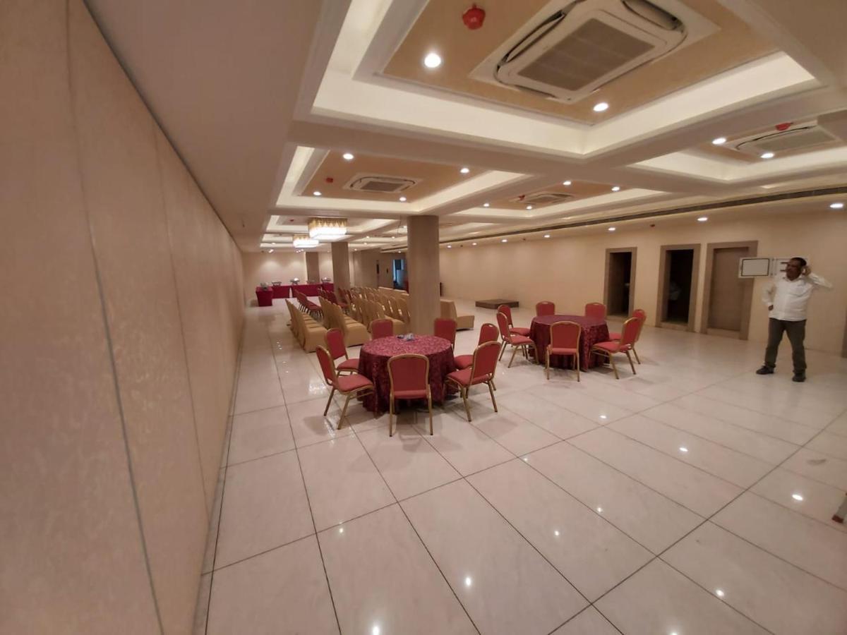Acco Grand Hotel Lucknow Extérieur photo