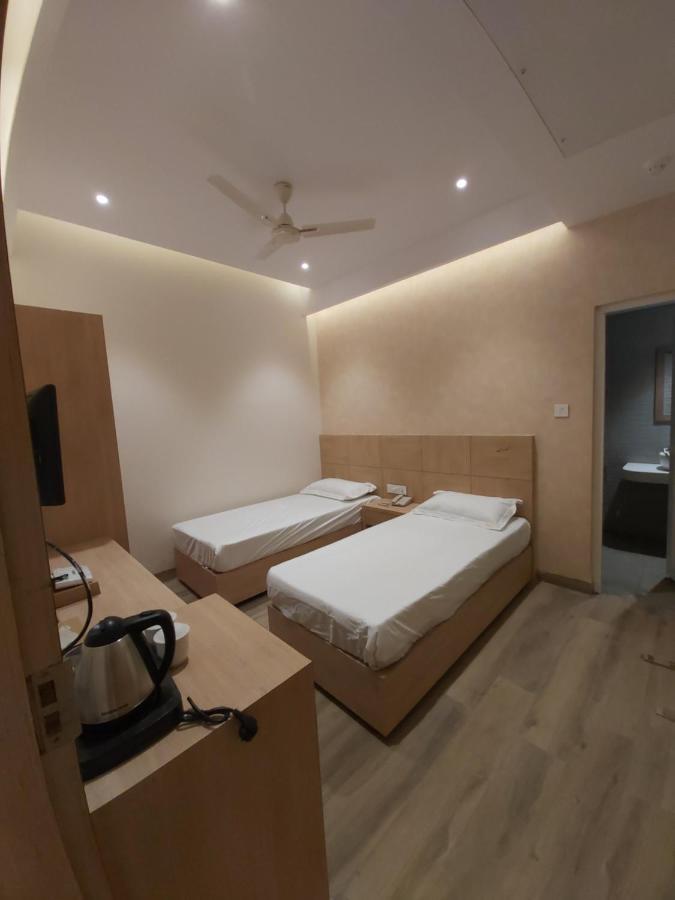 Acco Grand Hotel Lucknow Extérieur photo
